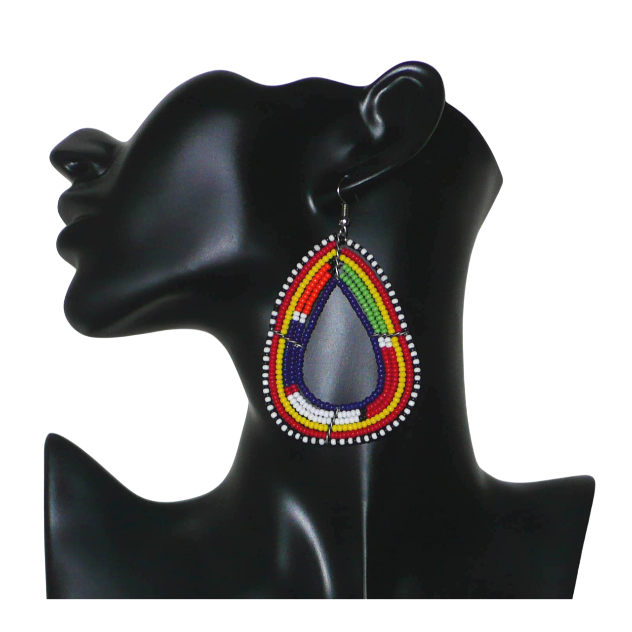 Longues boucles d'oreilles africaines traditionnelles Massai en perles de rocaille bleu foncé et multicolores glissées sur six rangées de fils de fer montés en forme de triangles. Elles mesurent 8,5 cm de long et 5 cm de large et se portent sur des oreilles percées.