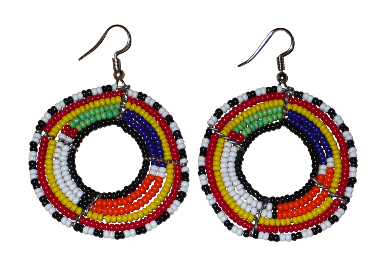 Boucles d'oreilles africaines perlées se composant de perles de rocaille enfilées sur des structures circulaires faites de six rangées de fils de fer. Elles mesurent 7 cm de long et 5 cm de large et se portent avec des crochets en acier inoxydable.