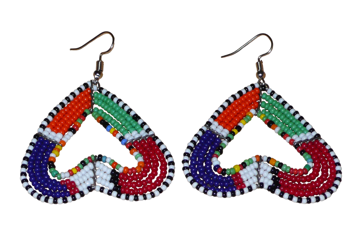 Boucles d'oreilles kenyanes Massai de fabrication artisanale se composant de perles de rocaille multicolores glissées sur cinq rangées de fils de fer montés en forme de cœurs inversés.
Cette paire de boucles d'oreilles de taille moyenne mesure 6.5 cm de long et 5 cm de large ; elle se porte avec des crochets en acier inoxydable sur des oreilles percées.