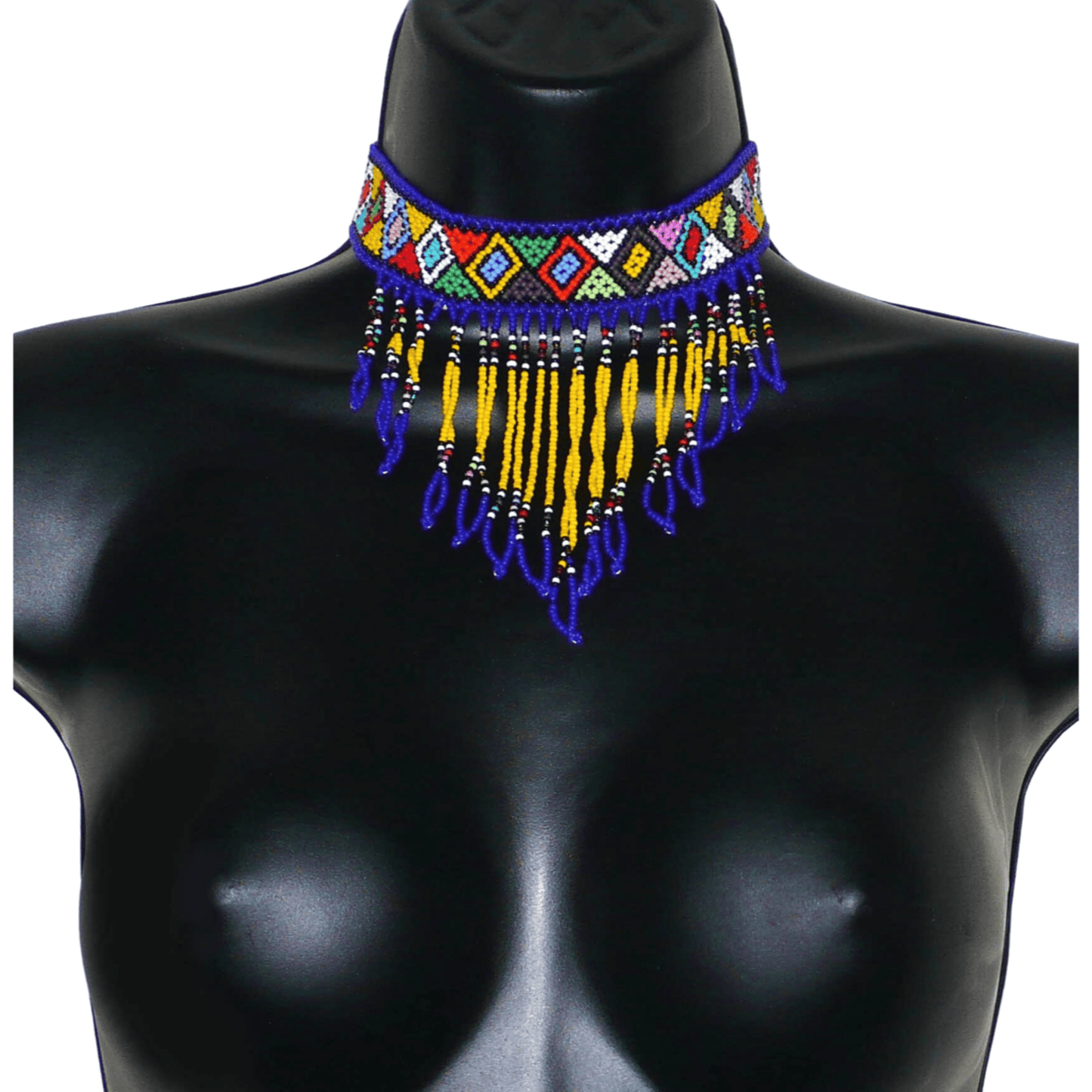Collier ras de cou sud-africain à franges perlées et motifs ethniques zoulous composé d'un tissage de perles de rocaille bleues, jaunes et multicolores.