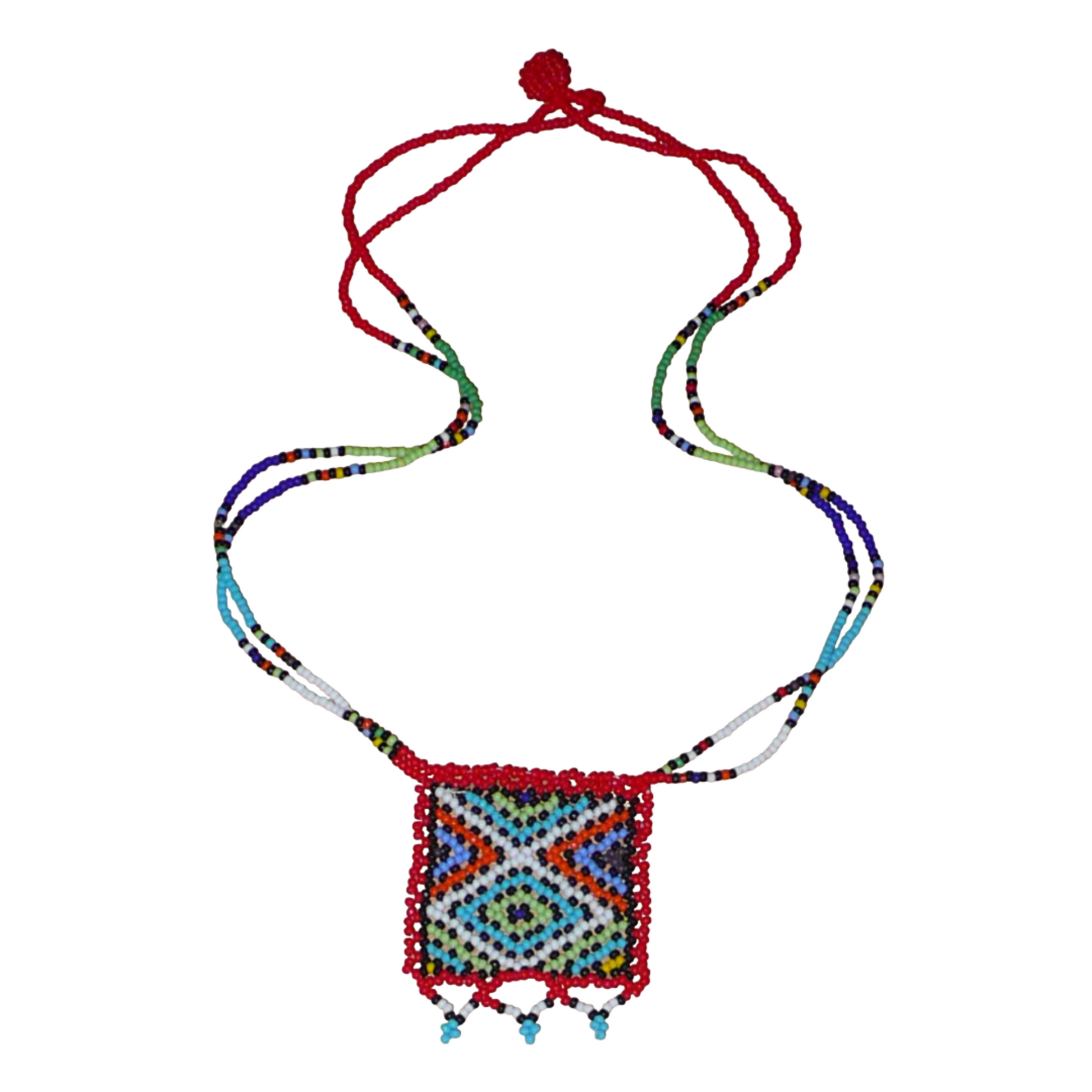Collier africain traditionnel zoulou avec pendentif carré à motifs ethniques en perles de rocaille rouges et multicolores.