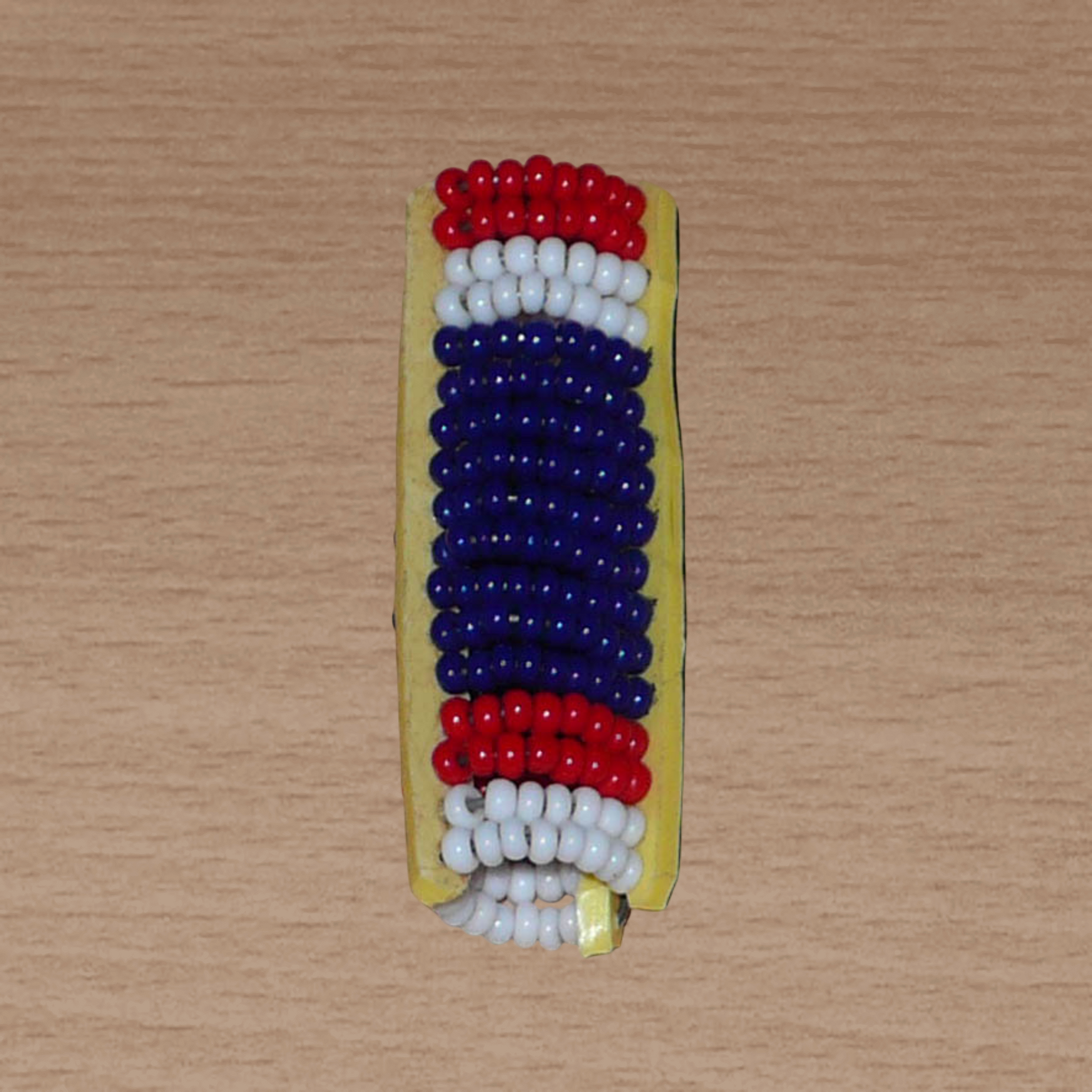 Bijou de locks africains Massai en perles de rocaille bleu foncé, rouges et blanches.