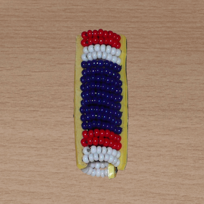 Bijou de locks africains Massai en perles de rocaille bleu foncé, rouges et blanches.