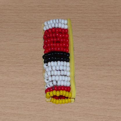 Bijou de locs africain Massai en perles de rocaille rouges, blanches, noires et jaunes.
