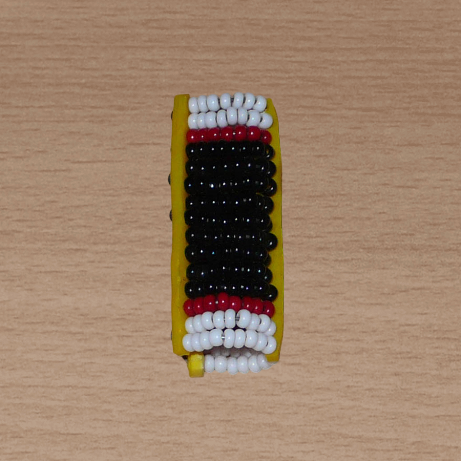 Bijou de locs africain Massai en perles de rocaille noires, blanches et rouges.