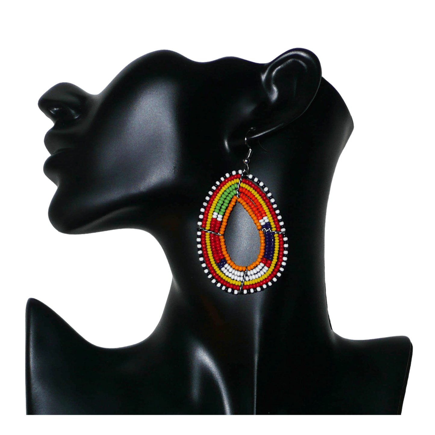 Boucles d'oreilles africaines en forme de gouttes à motifs ethniques Massai composées de perles de rocaille multicolores ; elles mesurent 7,5 cm de long et 4 cm de large.