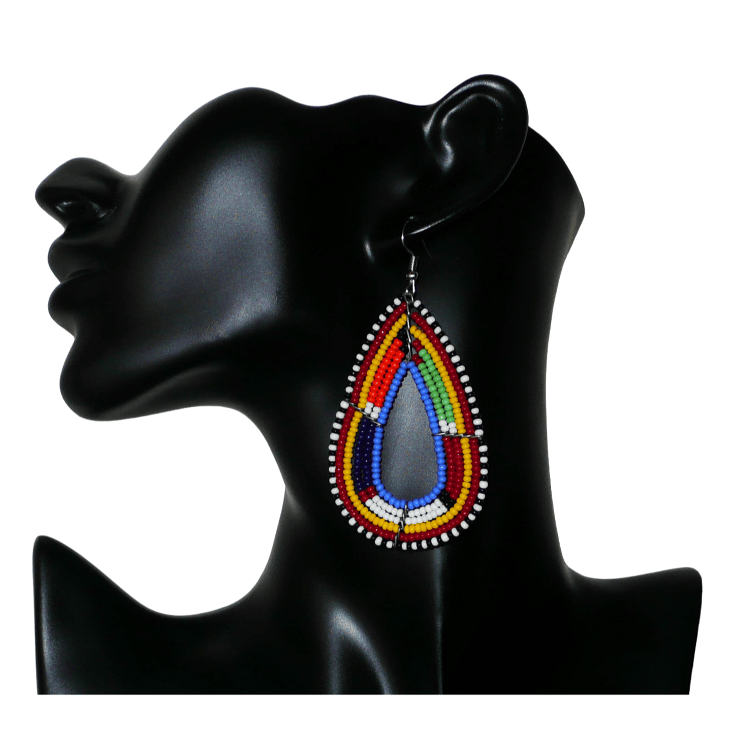 Longues boucles d'oreilles africaines en forme de gouttes faites de perles de rocaille bleues et multicolores. Elles mesurent 8,5 cm de long et 4 cm de large et se portent sur des oreilles percées.