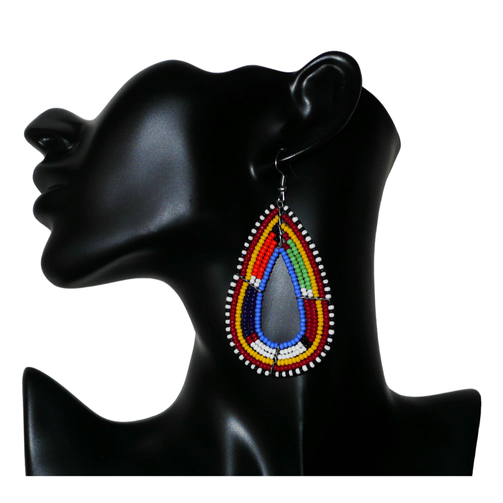 Longues boucles d'oreilles africaines en forme de gouttes faites de perles de rocaille bleues et multicolores. Elles mesurent 8,5 cm de long et 4 cm de large et se portent sur des oreilles percées.