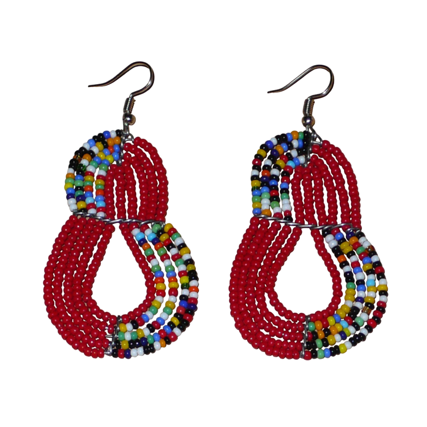 Boucles d'oreilles kenyanes rouges et multicolores en forme de poires composées de perles de rocaille. Elles mesurent 7,5 cm de long et 4 cm de large et se portent sur des oreilles percées.