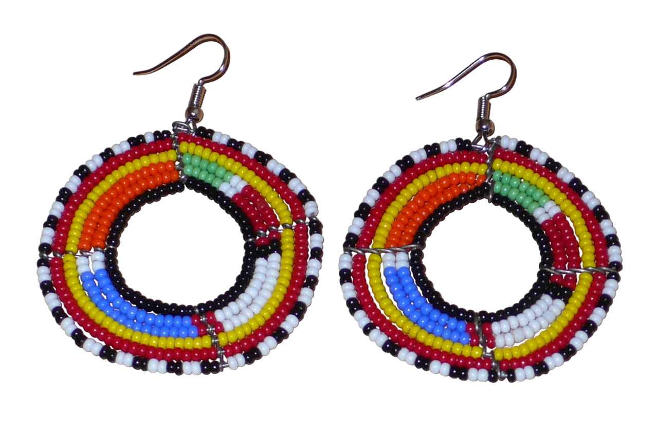 Boucles d'oreilles africaines traditionnelles Massai en perles de rocaille multicolores montées en forme de cercles. Elles mesurent  7 cm de long sur 5 cm de large.