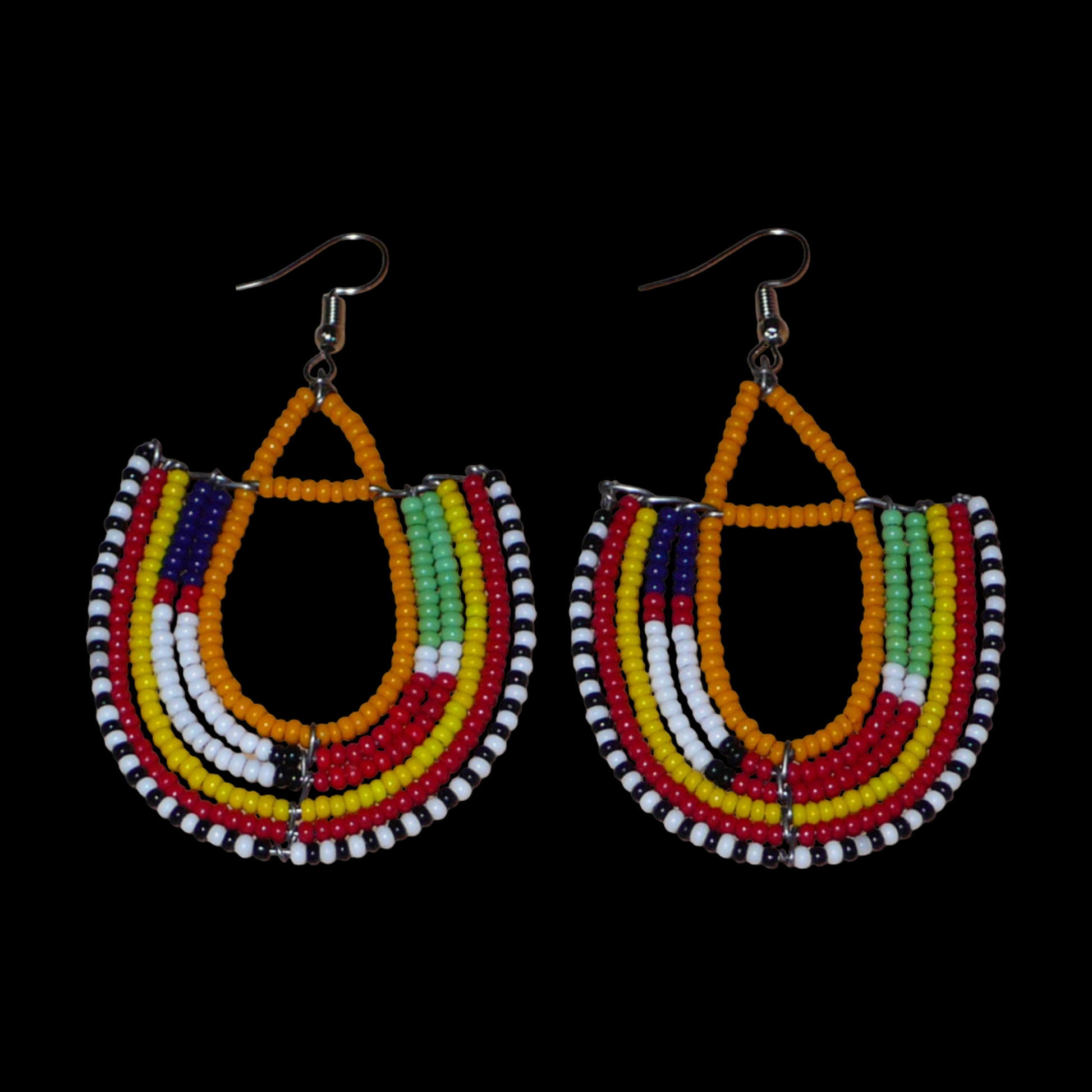 Boucles d'oreilles tribales Massai en forme d'ancres composées de perles orange et multicolores. Elles mesurent 7,5 cm de long et 4,5 cm de large.