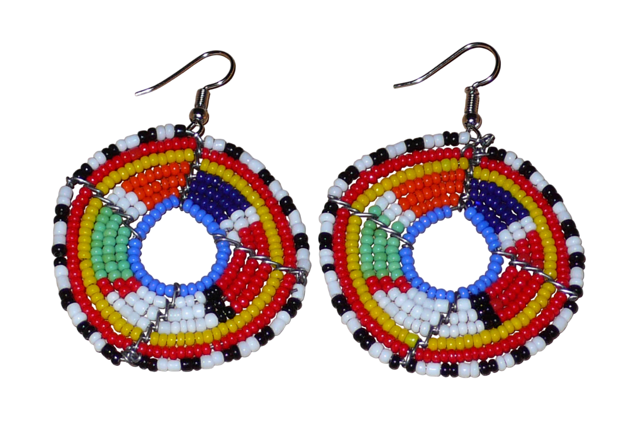 Boucles d'oreilles africaines Massai en perles de rocaille multicolores enfilées sur des structures circulaires en fils de fer. Elles mesurent 6,5 cm de long et 4,5 cm de large.