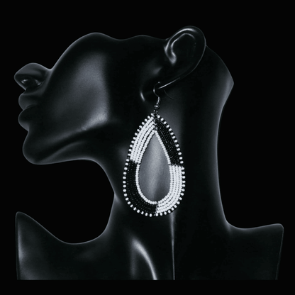 Boucles d'oreilles bicolores blanches et noires