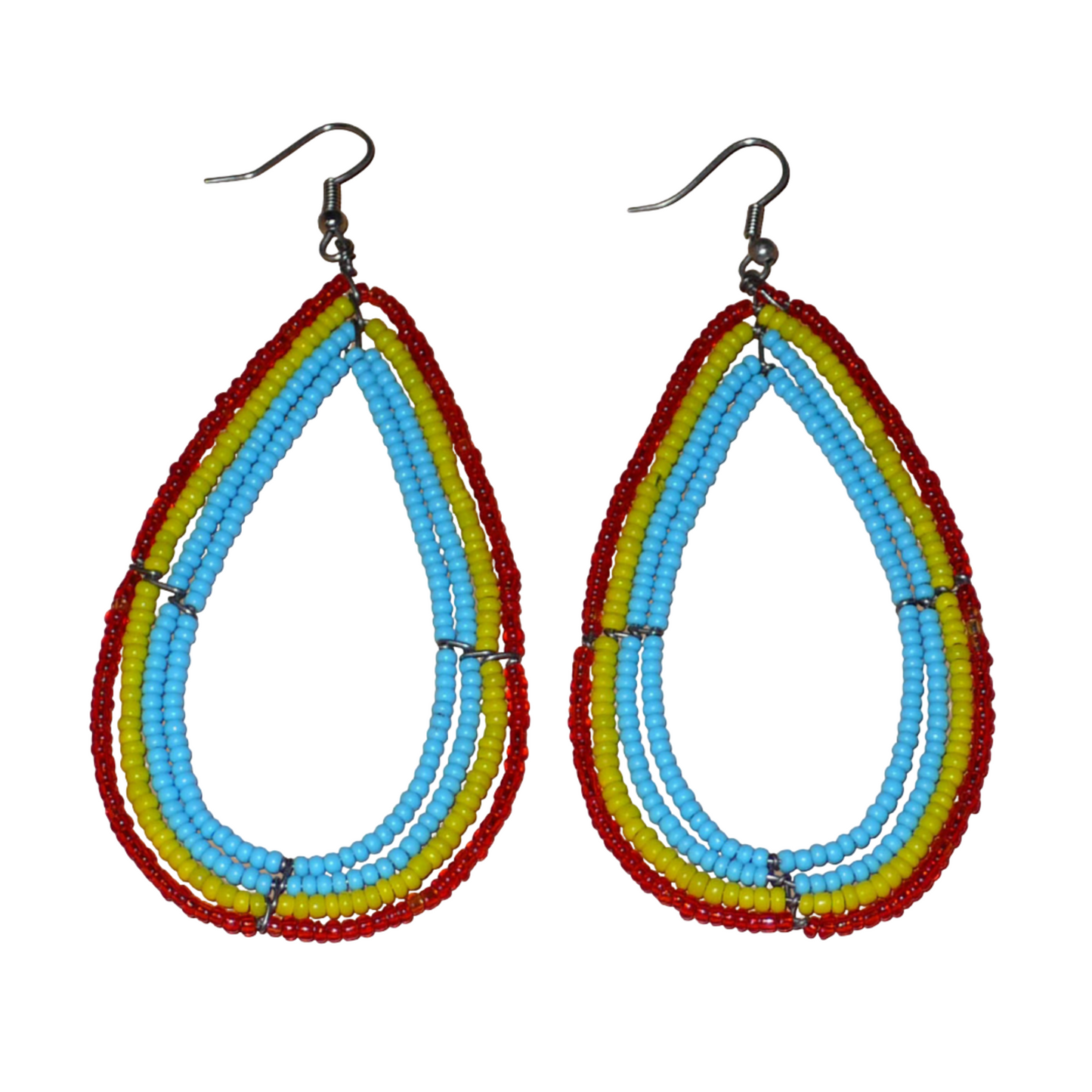 Longues et larges boucles d'oreilles aux couleurs exotiques composées de perles bleu turquoise, jaunes et rouges translucides enfilées sur quatre rangées de fils de fer montés en forme de gouttes. Ces boucles d'oreilles surdimensionnées mesurent 9,5 cm de long et 4,5 cm de large ; elles se portent avec des crochets sur des oreilles percées.