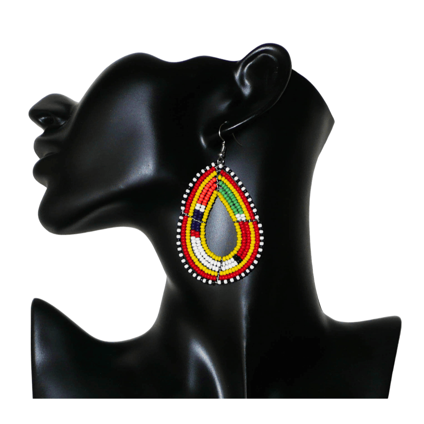 Boucles d'oreilles africaines traditionnelles jaunes et multicolores à motifs ethniques Massai, composées de perles de rocaille montées en forme de gouttes. Elles mesurent 7.5 cm de long et 4.5 cm de large, et se portent sur des oreilles percées.