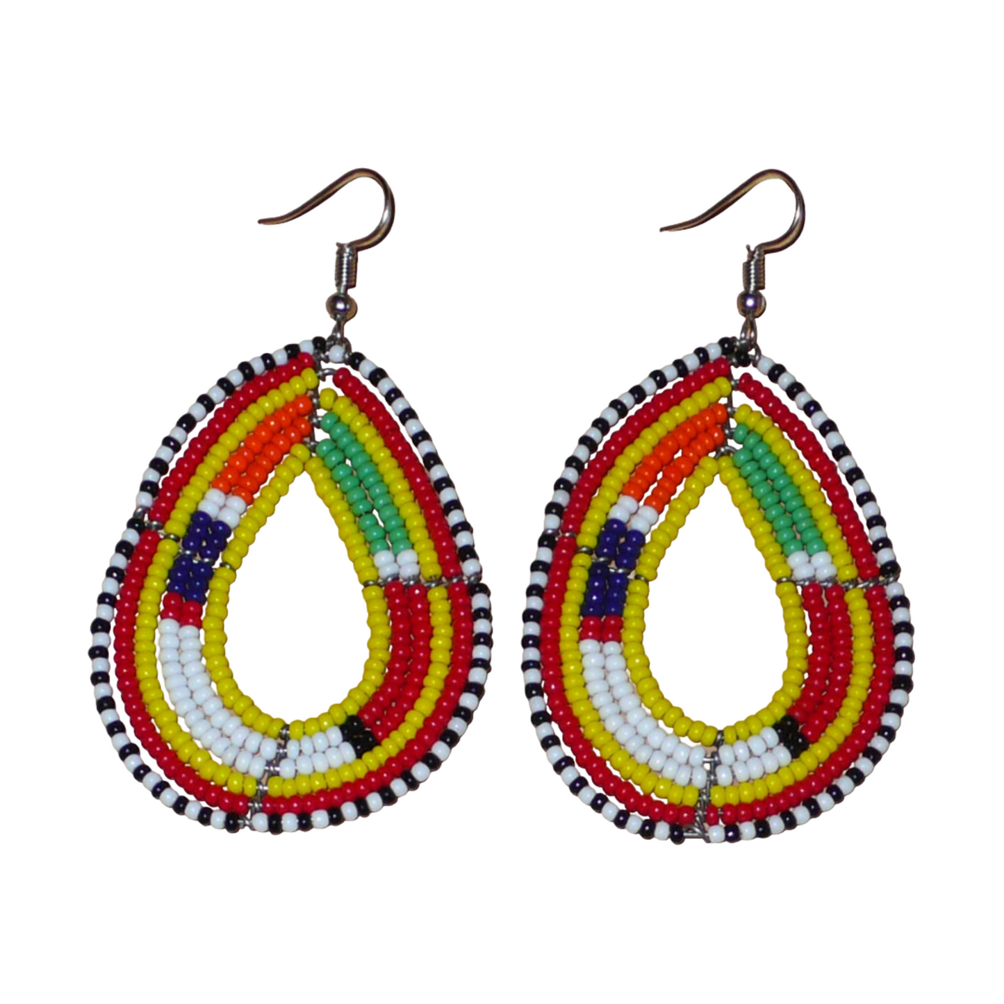 Boucles d'oreilles africaines traditionnelles jaunes et multicolores à motifs ethniques Massai, composées de perles de rocaille montées en forme de gouttes. Elles mesurent 7.5 cm de long et 4.5 cm de large, et se portent sur des oreilles percées.