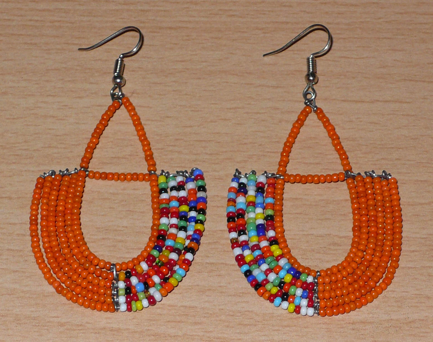 Boucles d'oreilles kenyanes orange et multicolores
