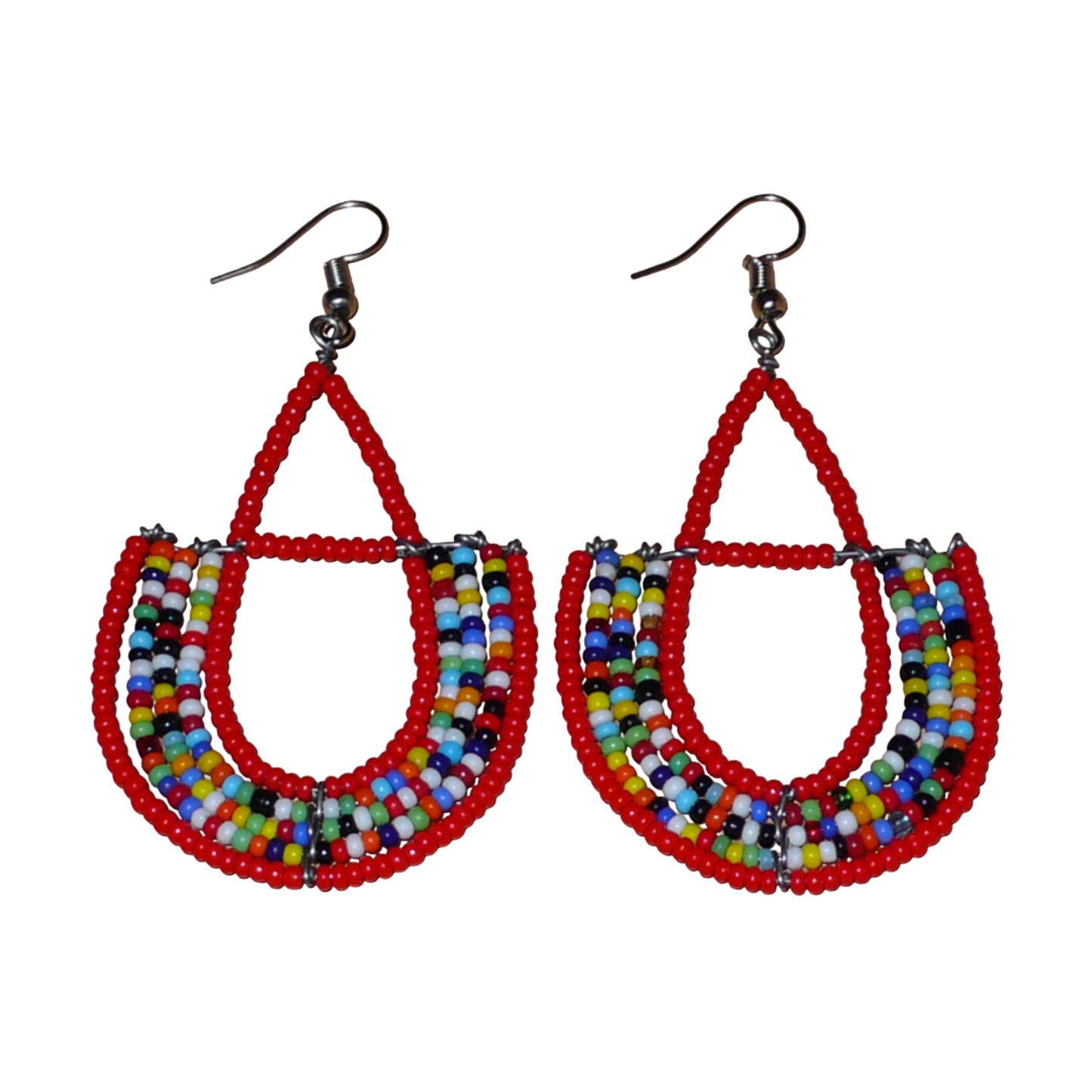 Boucles d'oreilles africaines rouges et multicolores en forme d'ancres. Elles mesurent 7,5 cm de long et 4 cm de large et se portent avec des crochets en acier inoxydable sur des oreilles percées.