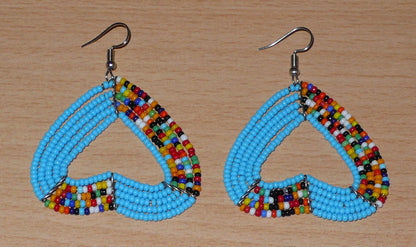 Boucles d'oreilles exotiques bleu ciel et multicolores