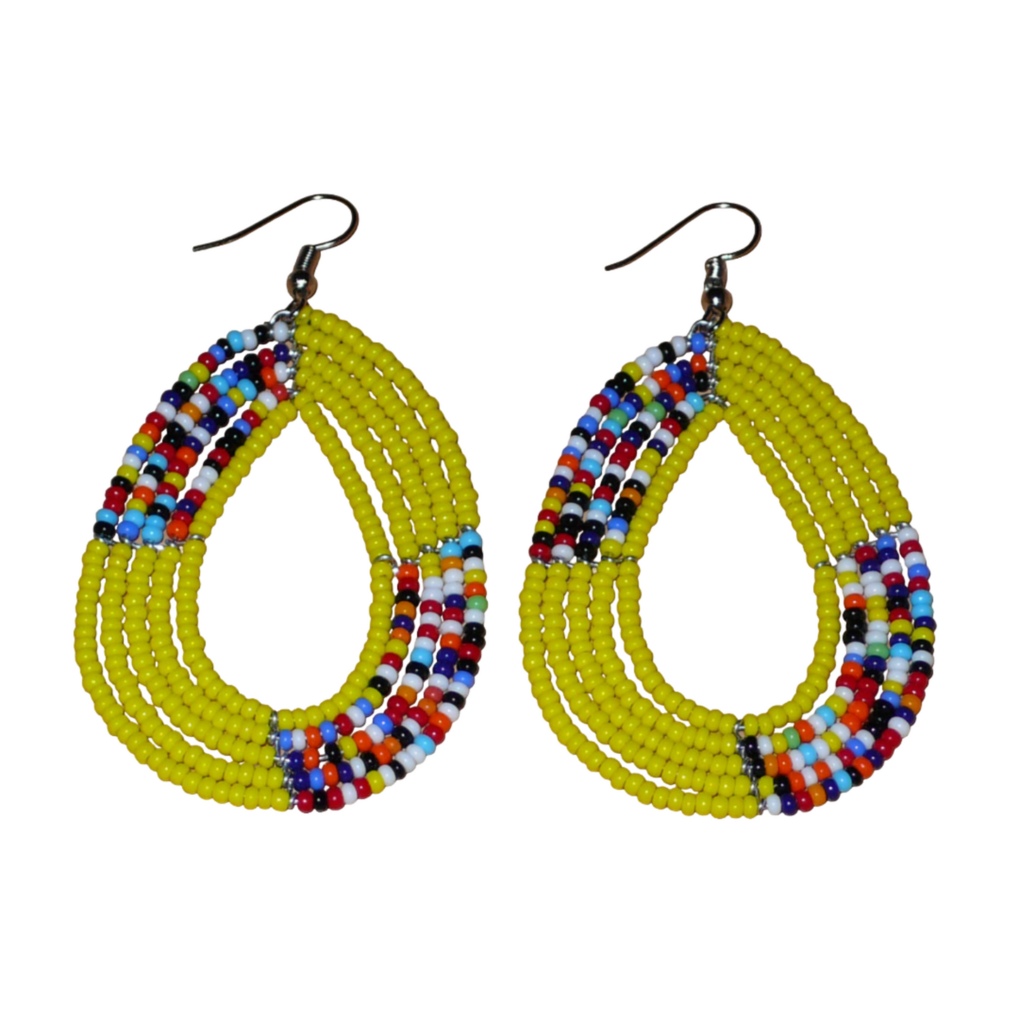 Boucles d'oreilles multi-rangs jaunes et multicolores composées de perles de rocaille montées en forme de gouttes. Elles mesurent 7 cm de long et 4 cm de large et se portent avec des crochets en acier inoxydable sur des oreilles percées.