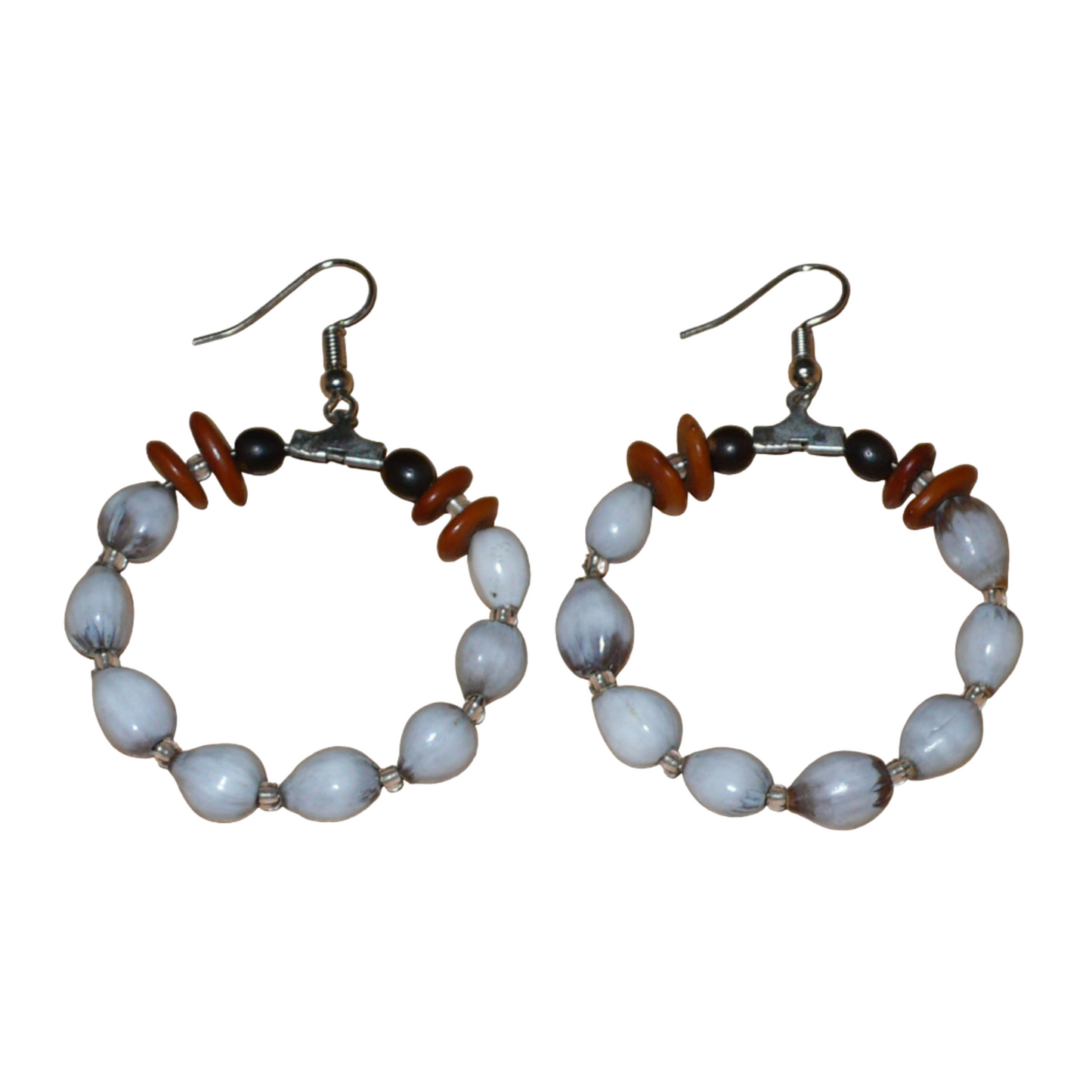 Boucles d'oreilles afro-caribéennes de style créoles faites de graines et perles issues de la forêt tropicale.