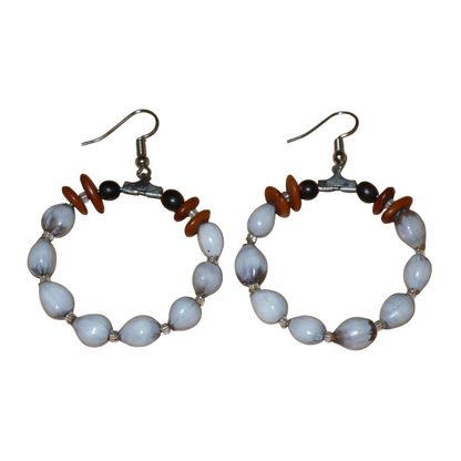 Boucles d'oreilles afro-caribéennes de style créoles faites de graines et perles issues de la forêt tropicale.