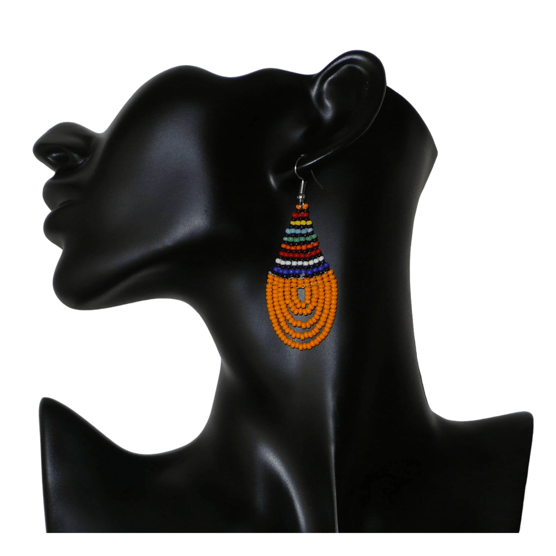 Boucles d'oreilles africaines traditionnelles en forme de gouttes composées d'un tissage de perles de rocaille orange et multicolores. Elles mesurent 7 cm de long et 2,5 cm de large.