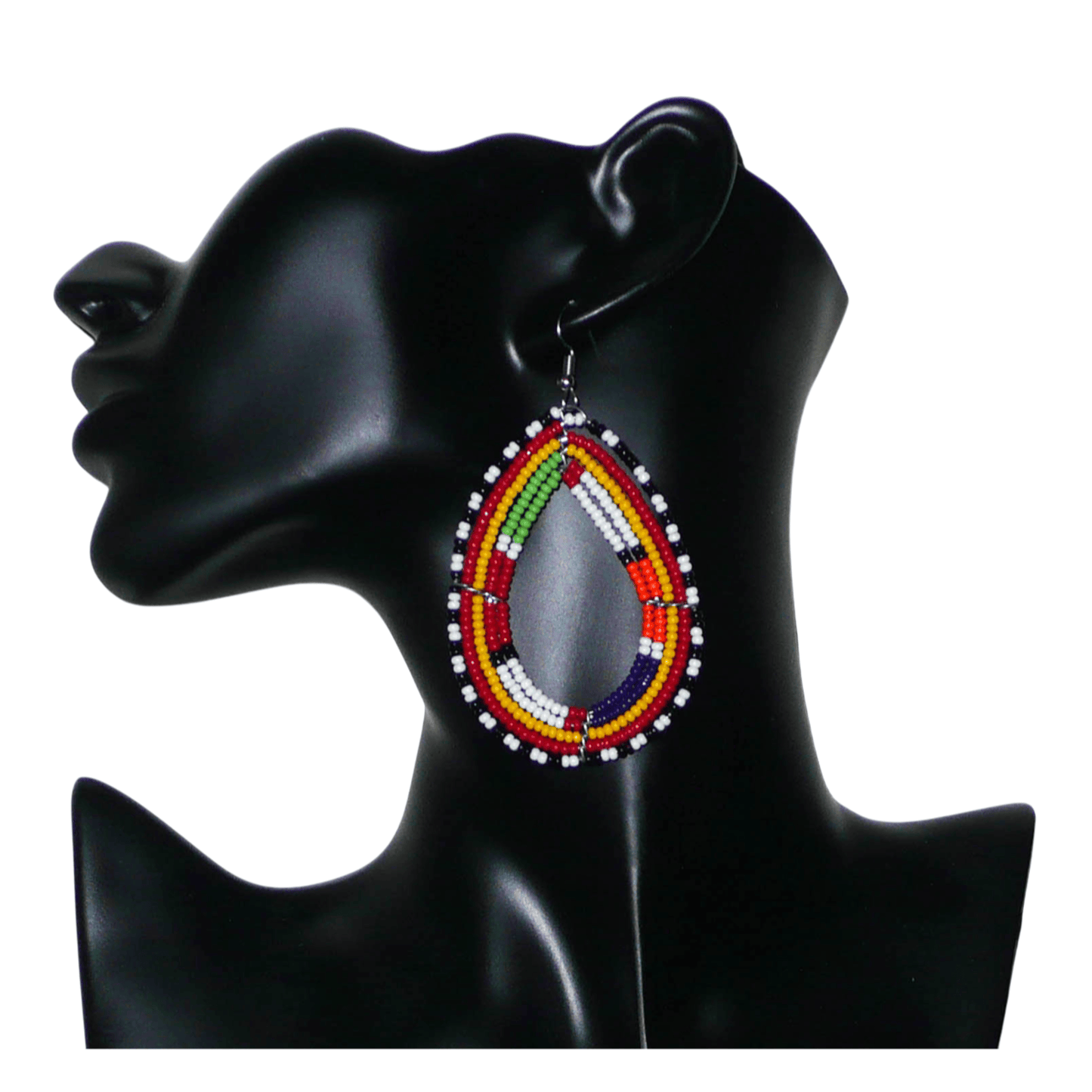 Boucles d'oreilles africaines de tradition tribale Massai composées de perles de rocaille multicolores glissées sur cinq rangées de fils de fer montés en forme de gouttes. Elles mesurent 8.3 cm de long et 4.5 cm de large, et se portent sur des oreilles percées.