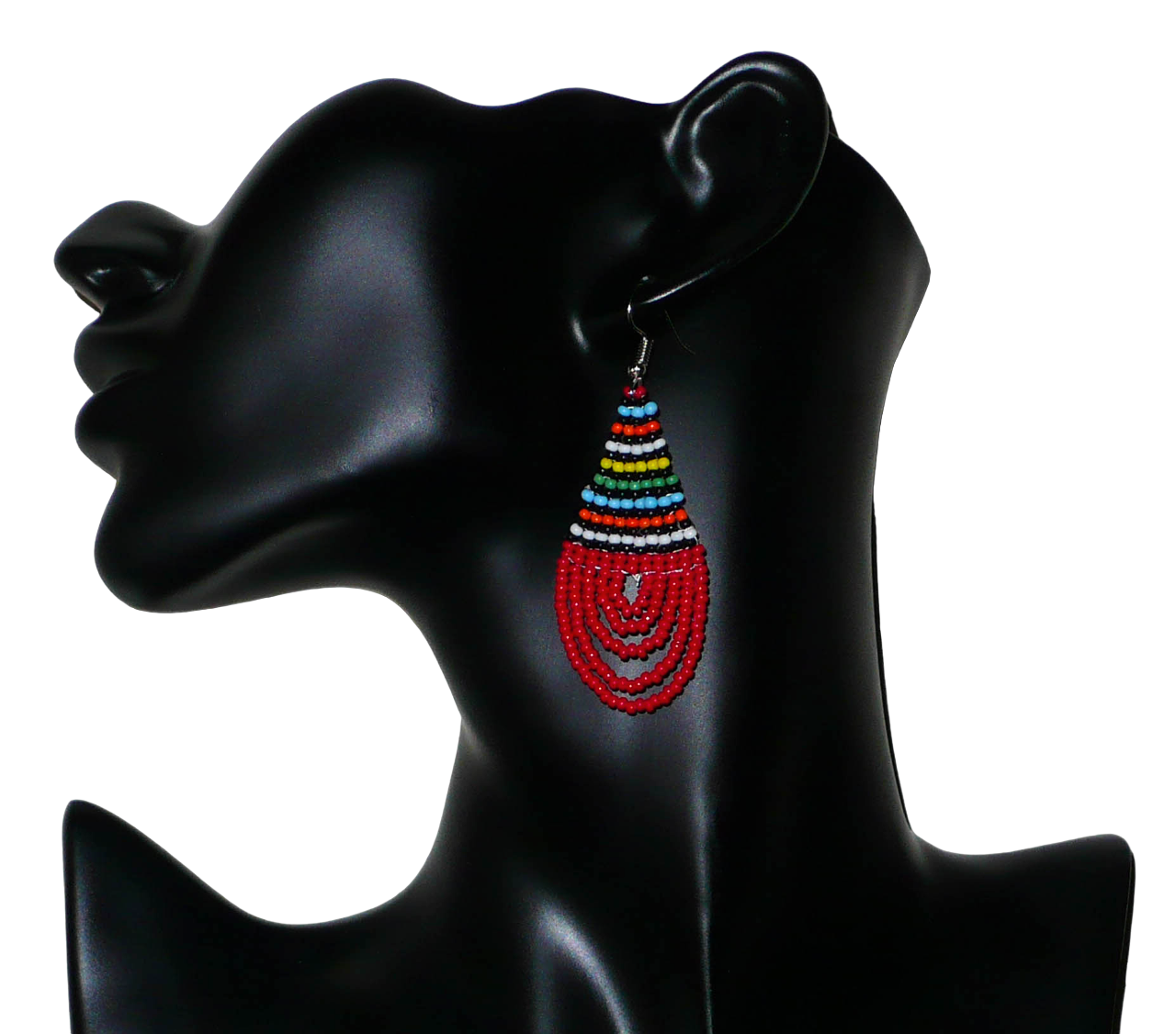 Boucles d'oreilles sud-africaines rouges et multicolores composées de perles de rocaille tissées en forme de gouttes. Elles mesurent 7 cm de long et 2,5 cm de large et se portent sur des oreilles percées.