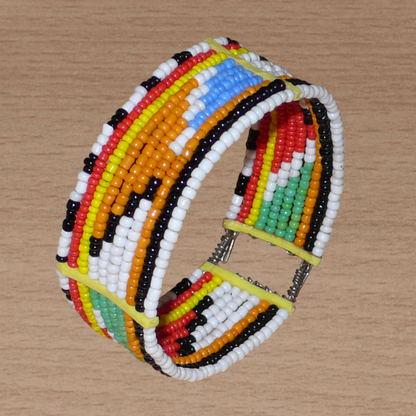 Bracelet africain ethnique traditionnel composé de dix rangées de perles de rocaille multicolores aux couleurs et motifs tribaux Massai.