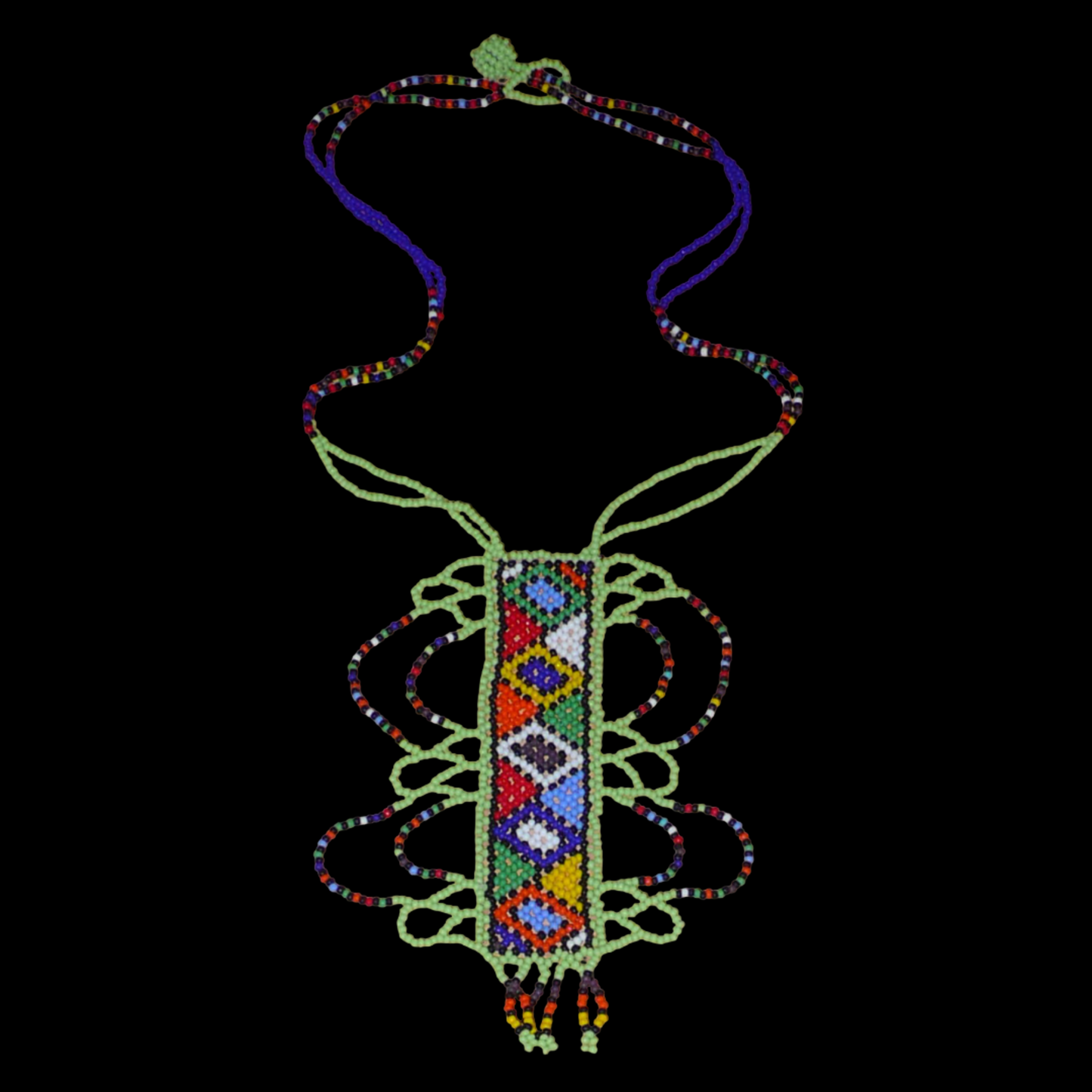 Collier sud-africain vert et multicolore orné d'un long et large pendentif à motifs ethniques zoulous.