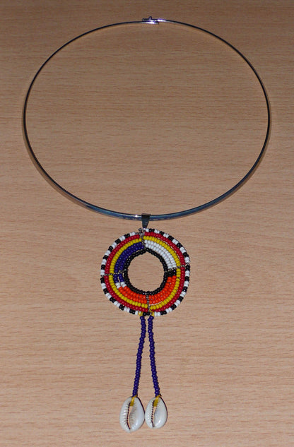 Collier africain avec pendentif perlé