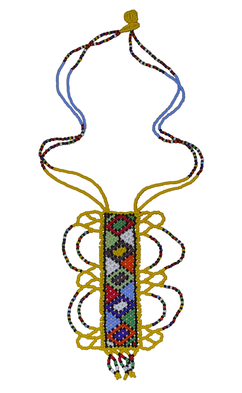 Collier exotique composé de perles de rocaille jaunes, doté d'un long et large pendentif fantaisie décoré de motifs sud-africains multicolores. Le collier mesure 33 cm en partant de la nuque jusqu'à la base du pendentif qui lui mesure 12 cm de long et 8 cm de large.