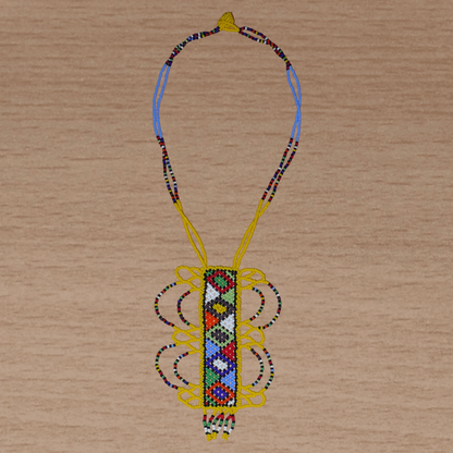 Collier sud-africain jaune orné d'un long pendentif fantaisie décoré de motifs ethniques zoulous multicolores ; il se compose de perles de rocaille et s'attache avec un fermoir à boule.