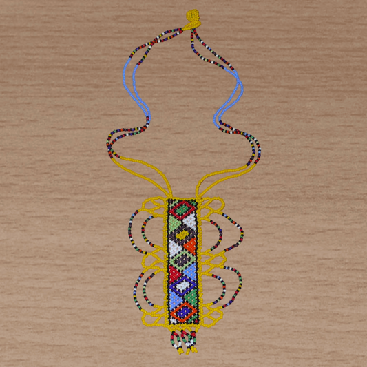 Collier sud-africain jaune orné d'un long pendentif fantaisie décoré de motifs ethniques zoulous multicolores ; il se compose de perles de rocaille et s'attache avec un fermoir à boule.