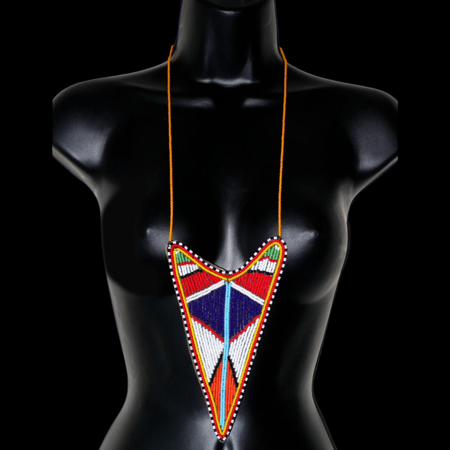 Long collier africain tribal de tradition Massai agrémenté d'un long et large pendentif aux couleurs et motifs ethniques composé d'une broderie de perles de rocaille multicolores.