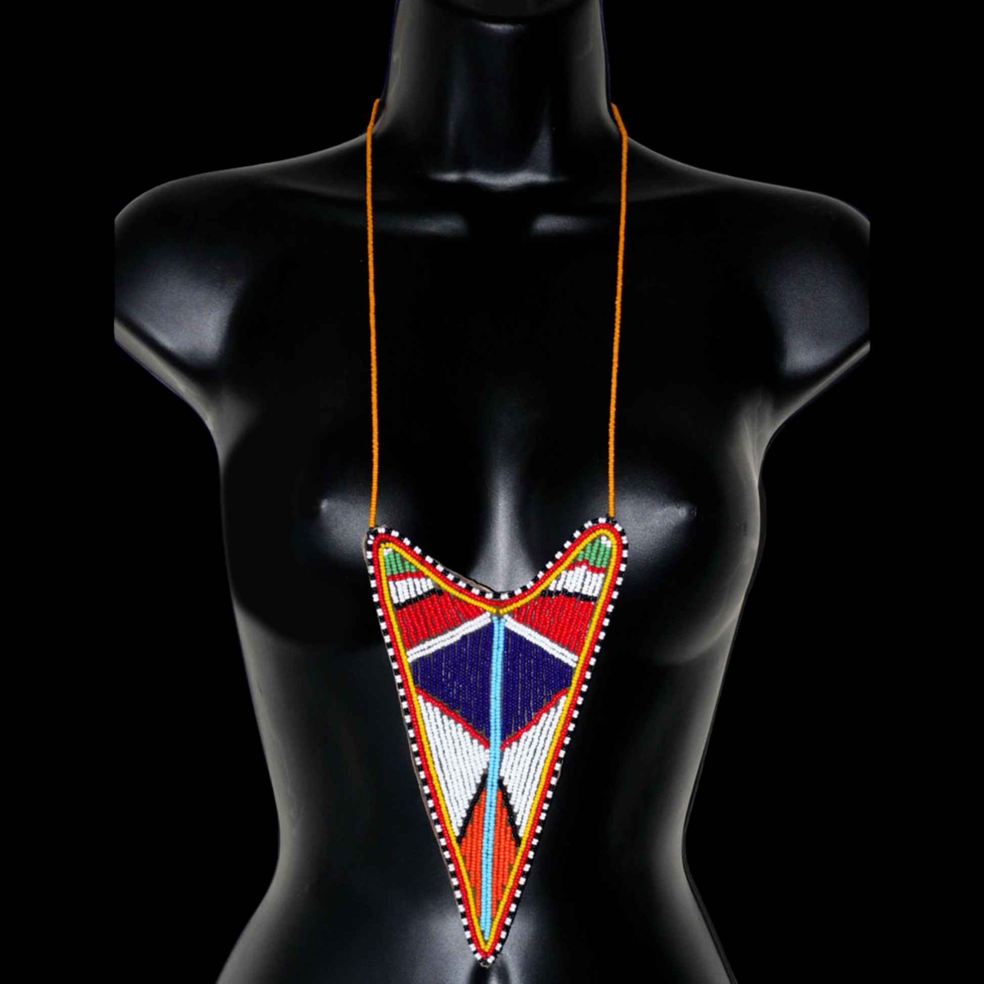 Long collier africain tribal de tradition Massai agrémenté d'un long et large pendentif aux couleurs et motifs ethniques composé d'une broderie de perles de rocaille multicolores.