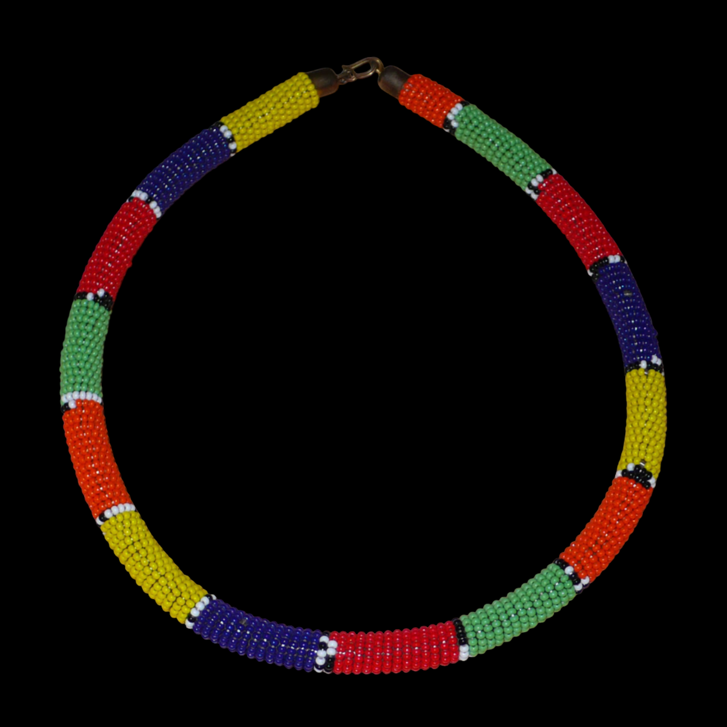 Collier sud-africain tubulaire de tradition zouloue composé de perles de rocaille multicolores.