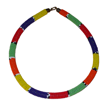 Collier sud-africain tubulaire de tradition zouloue composé de perles de rocaille multicolores.
