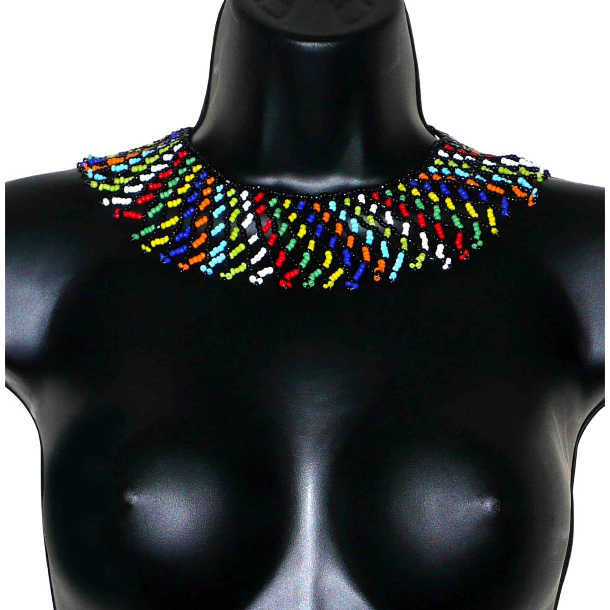 Collier africain zoulou traditionnel composé d'une dentelle de perles de rocaille noires et multicolores entrelacées.