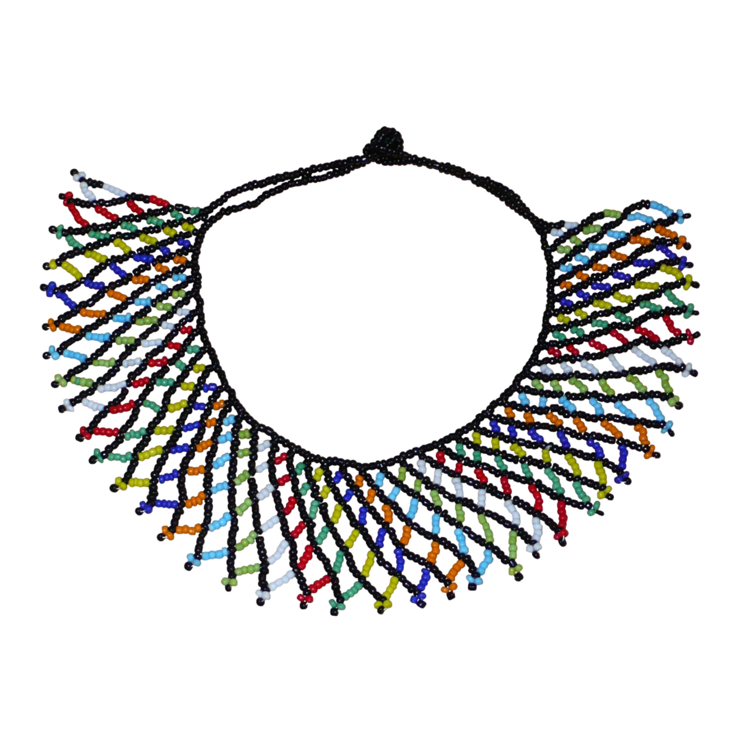 Collier africain zoulou traditionnel composé d'une dentelle de perles de rocaille noires et multicolores entrelacées.