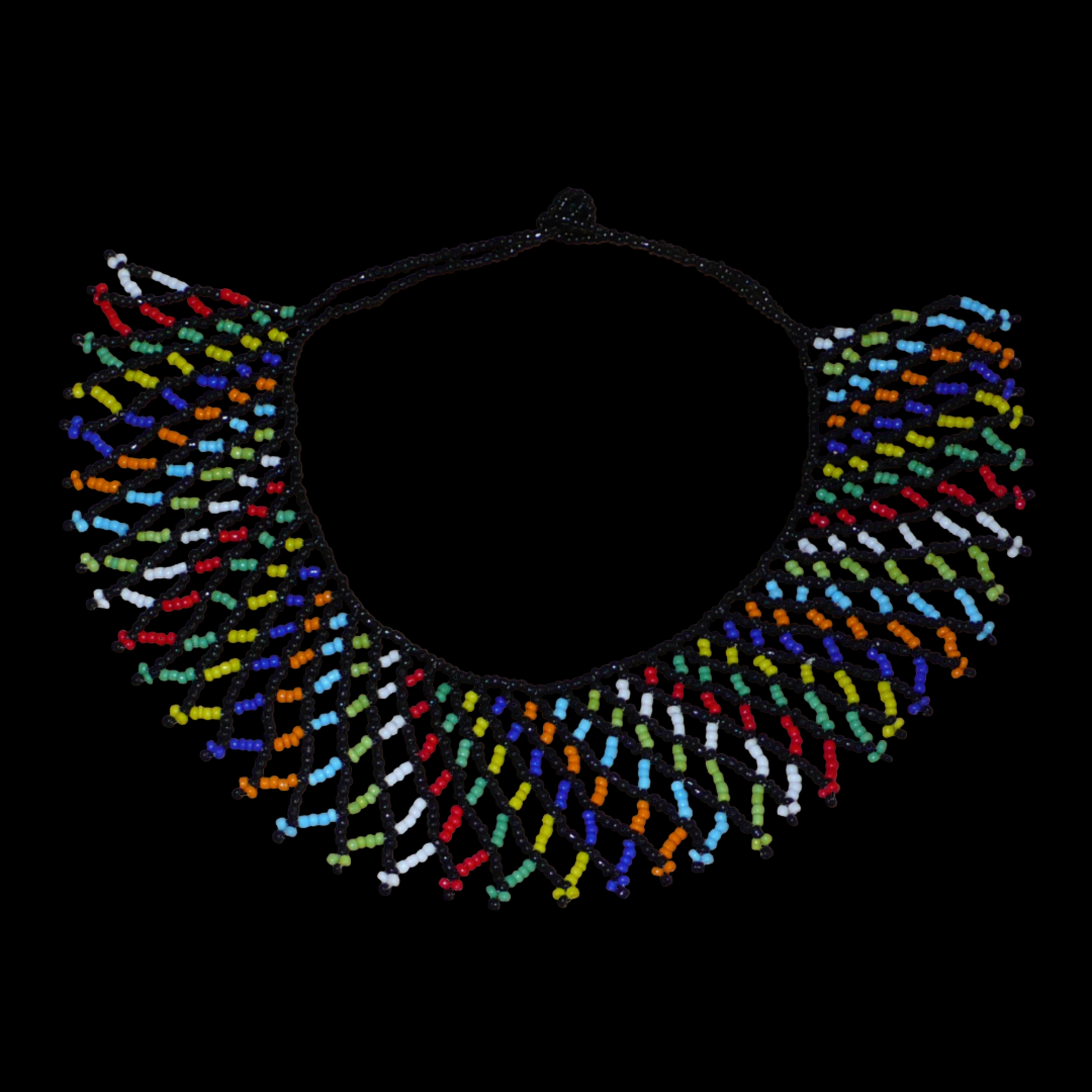 Collier africain zoulou traditionnel composé d'une dentelle de perles de rocaille noires et multicolores entrelacées.