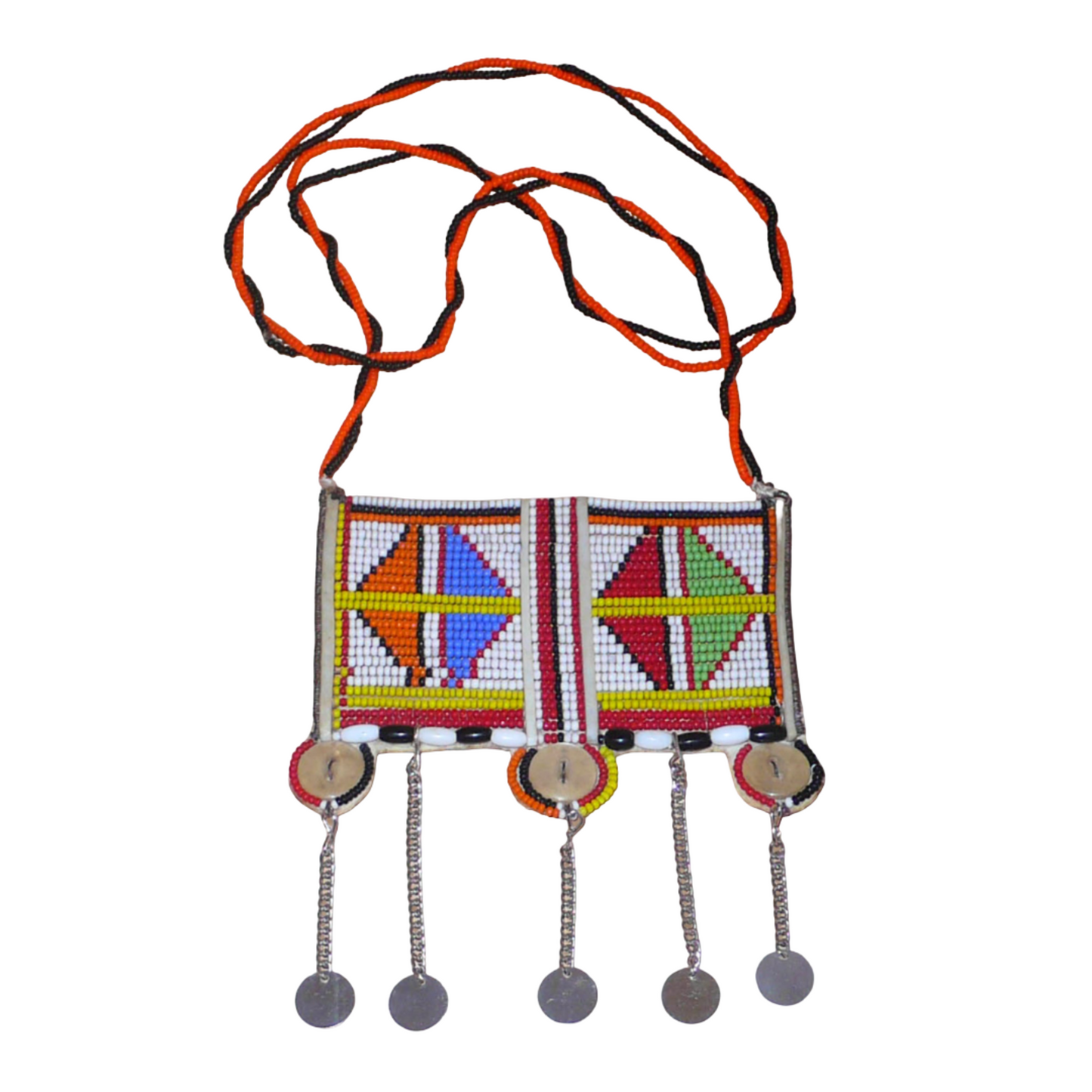 Long collier africain Massai traditionnel de style sautoir orné d'un large pendentif à motifs tribaux fait de perles brodées et de boutons nacrés ; il se prolonge de chaînettes décorées de pastilles métalliques.