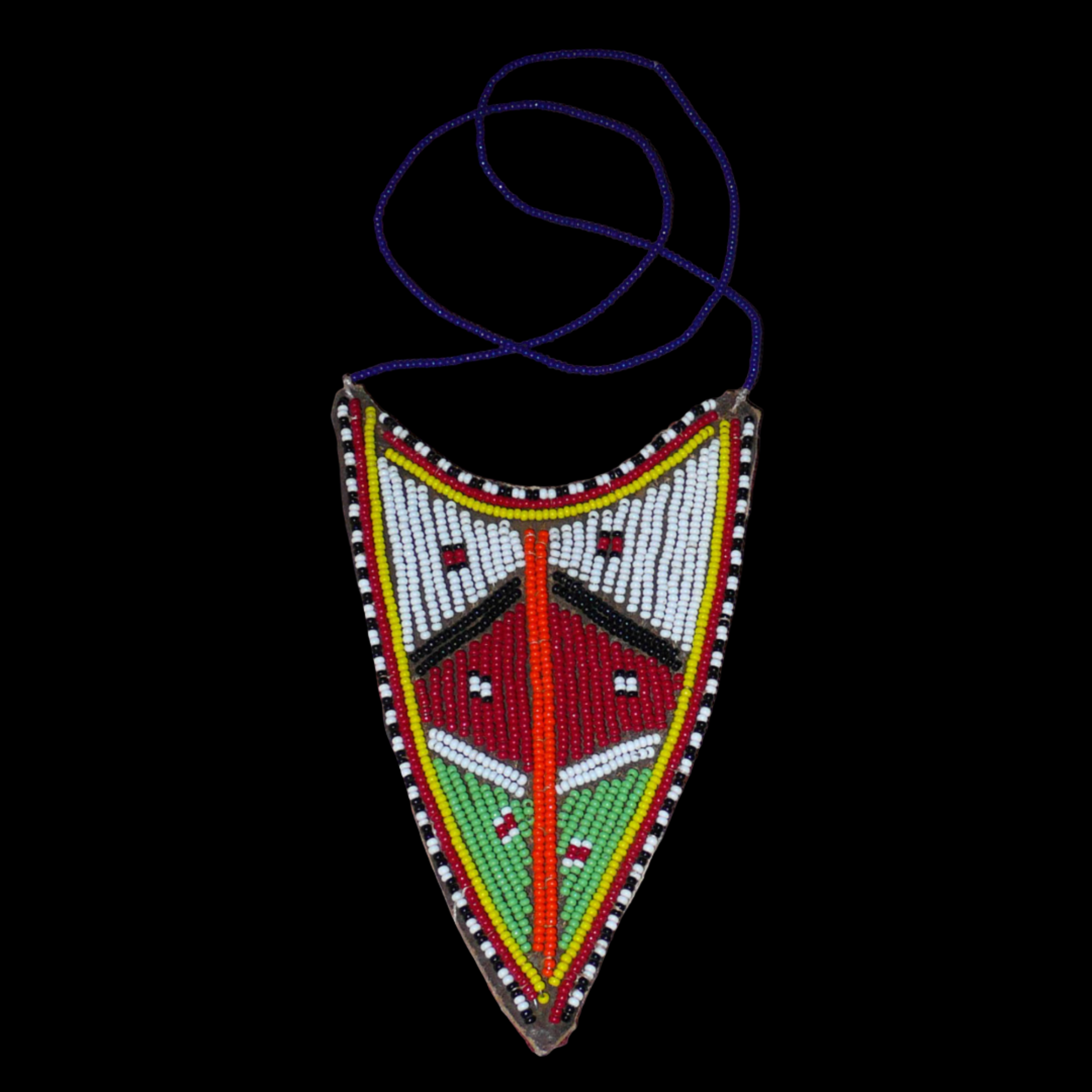 Collier africain tribal de tradition Massai orné d'un long et large pendentif composé d'une broderie de perles de rocaille principalement rouges, vertes et blanches brodées sur un morceau de cuir brut.