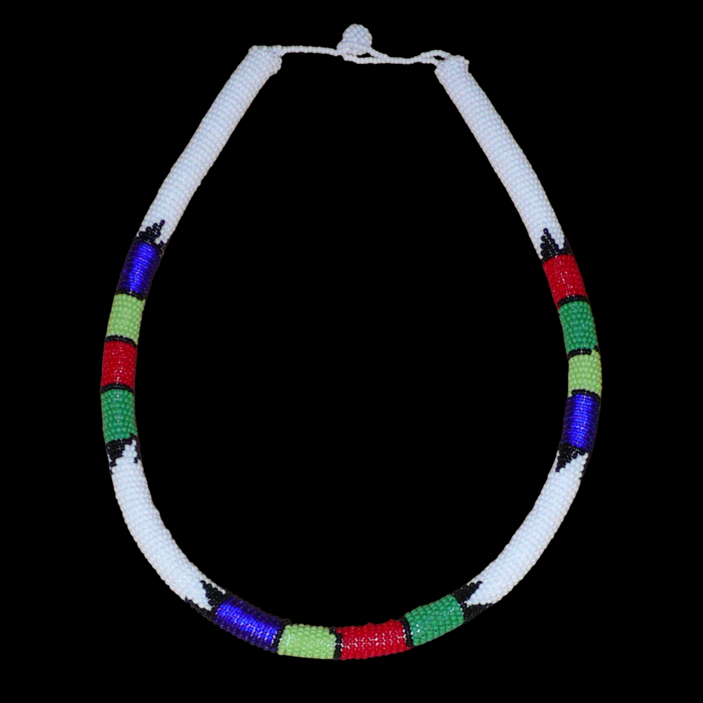 Collier africain zoulou blanc à motifs tribaux multicolores, fabriqué en Afrique du Sud, composé de perles de rocaille enroulées autour d'un tube en plastique.