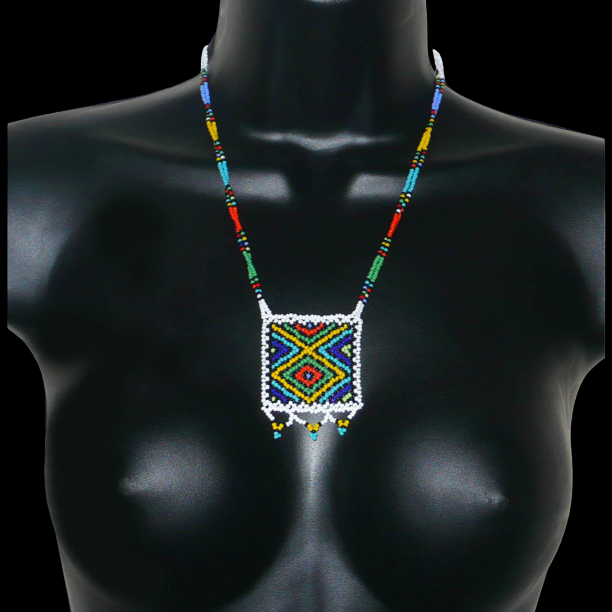 Collier sud-africain traditionnel "Zulu Love Letter" composé d'un tissage de perles de rocaille blanches et multicolores.