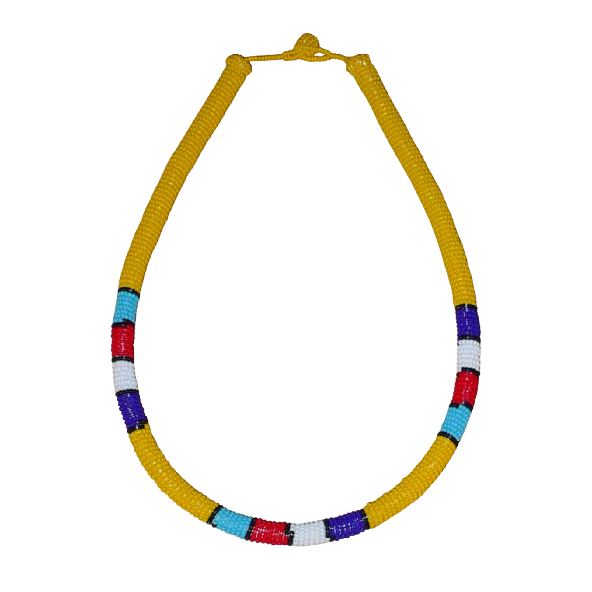 Collier africain tubulaire jaune à motifs ethniques traditionnels zoulous composé de perles de rocaille enroulées autour d'un tube en plastique.