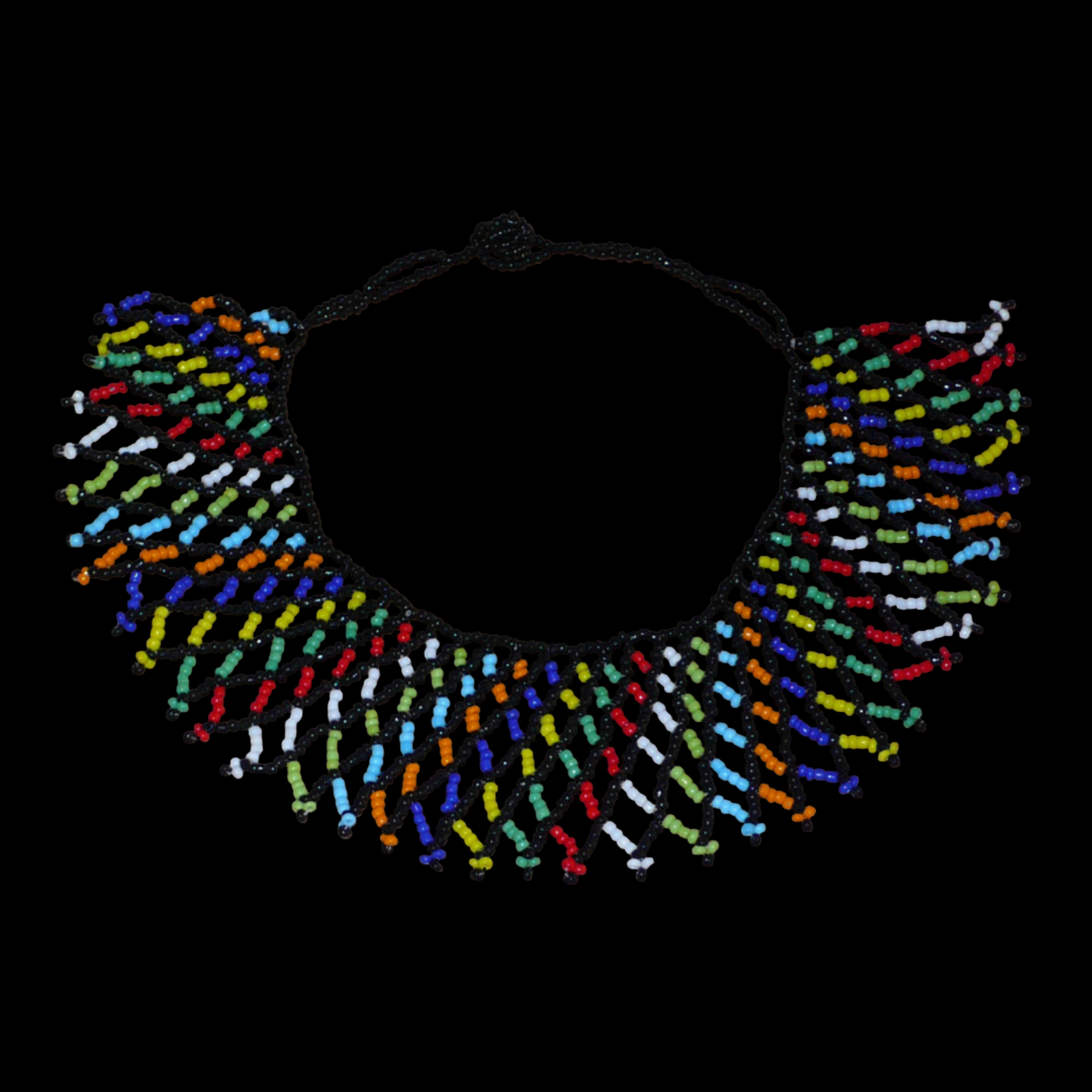 Collier sud-africain traditionnel zoulou composé d'une dentelle perlée faite de perles de rocaille noire et multicolores entrelacées.