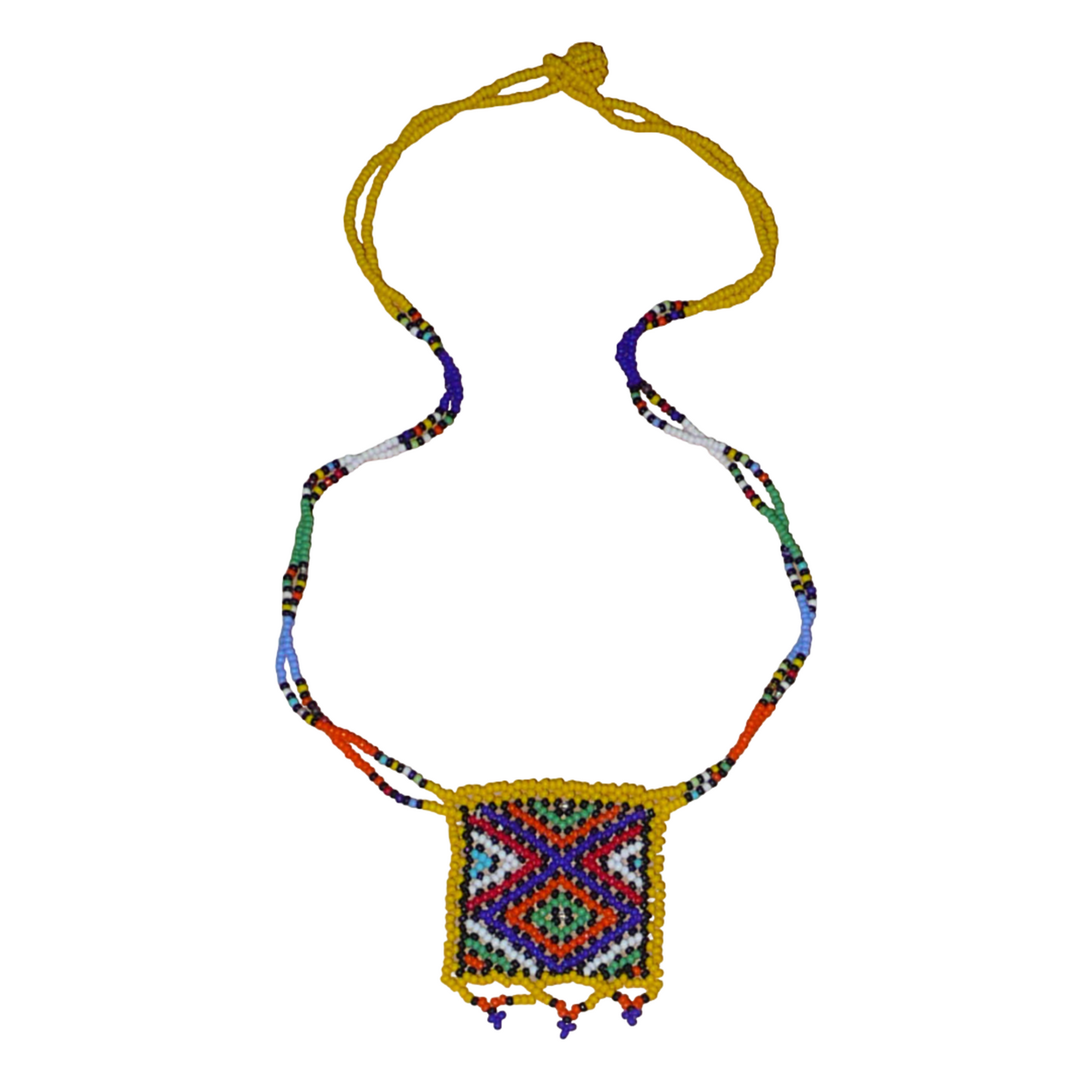 Collier africain Zoulou avec pendentif orné de motifs ethniques traditionnels. Il se compose de perles de rocaille jaunes et multicolores et s'attache avec un fermoir à boule.