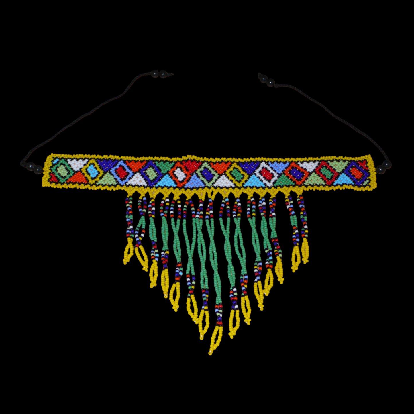 Collier ras de cou sud-africain à franges perlées et à motifs ethniques zoulous composé de perles de rocaille vertes, jaunes et multicolores.